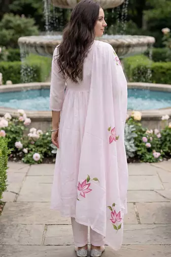 Women Floral Printed Regular Pure Cotton Kurta with Trousers & With Dupatta