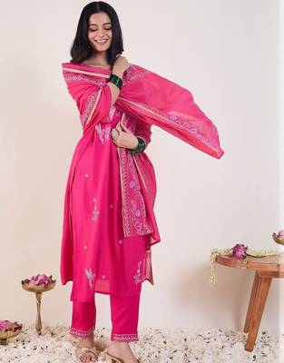 Floral Embroidered Regular Thread Work Straight Kurta With Trousers & Dupatta 1