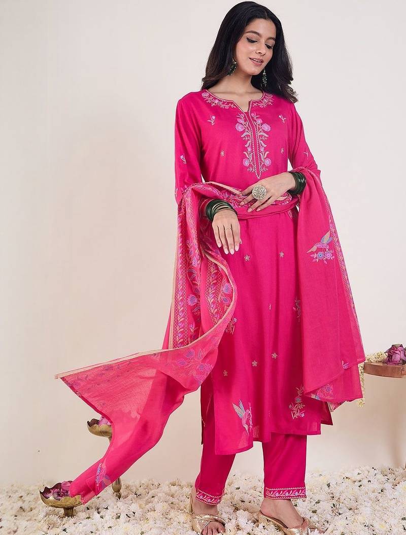 Floral Embroidered Regular Thread Work Straight Kurta With Trousers & Dupatta