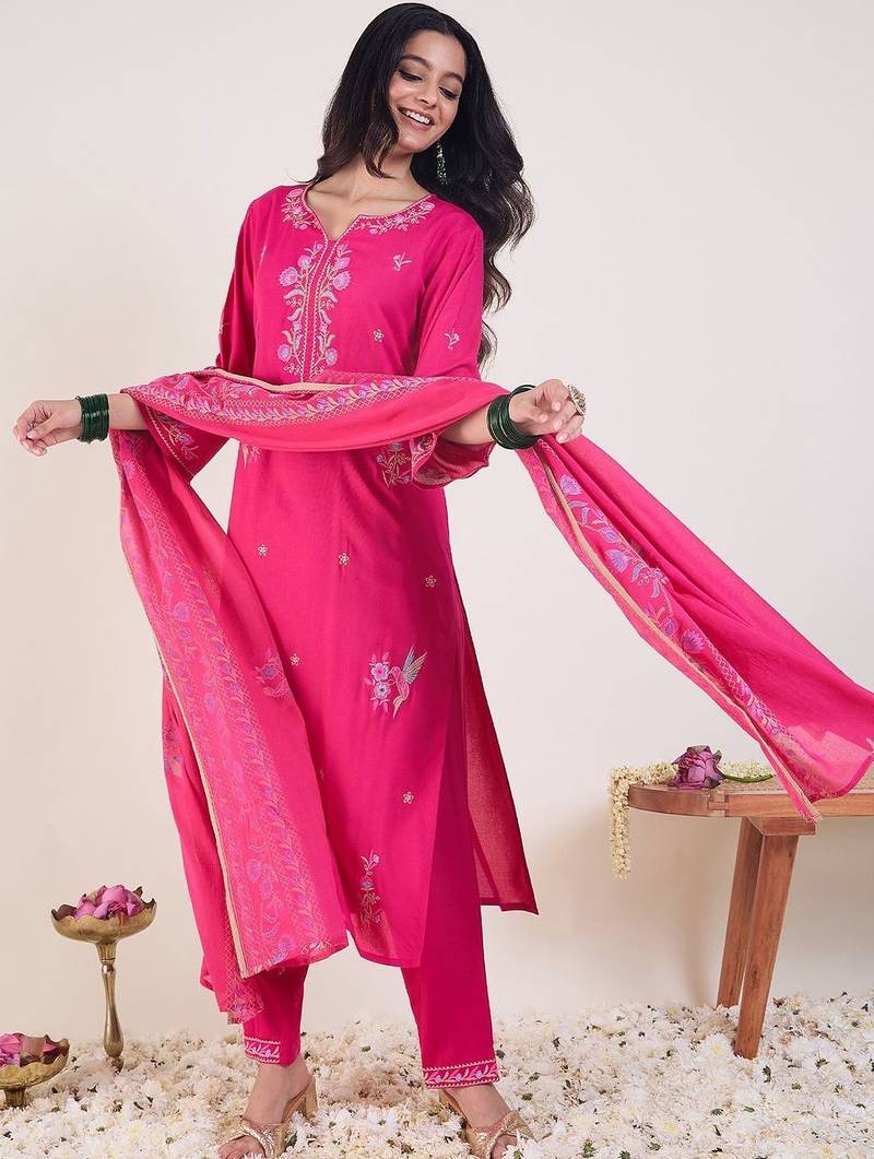 Floral Embroidered Regular Thread Work Straight Kurta With Trousers & Dupatta