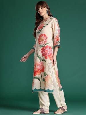 Floral Printed Kurta with Trousers & Dupatta 6