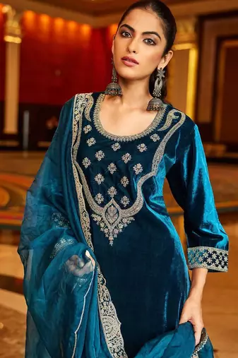 Women Ethnic Motifs Embroidered Regular Velvet Kurta with Trousers & With Dupatta