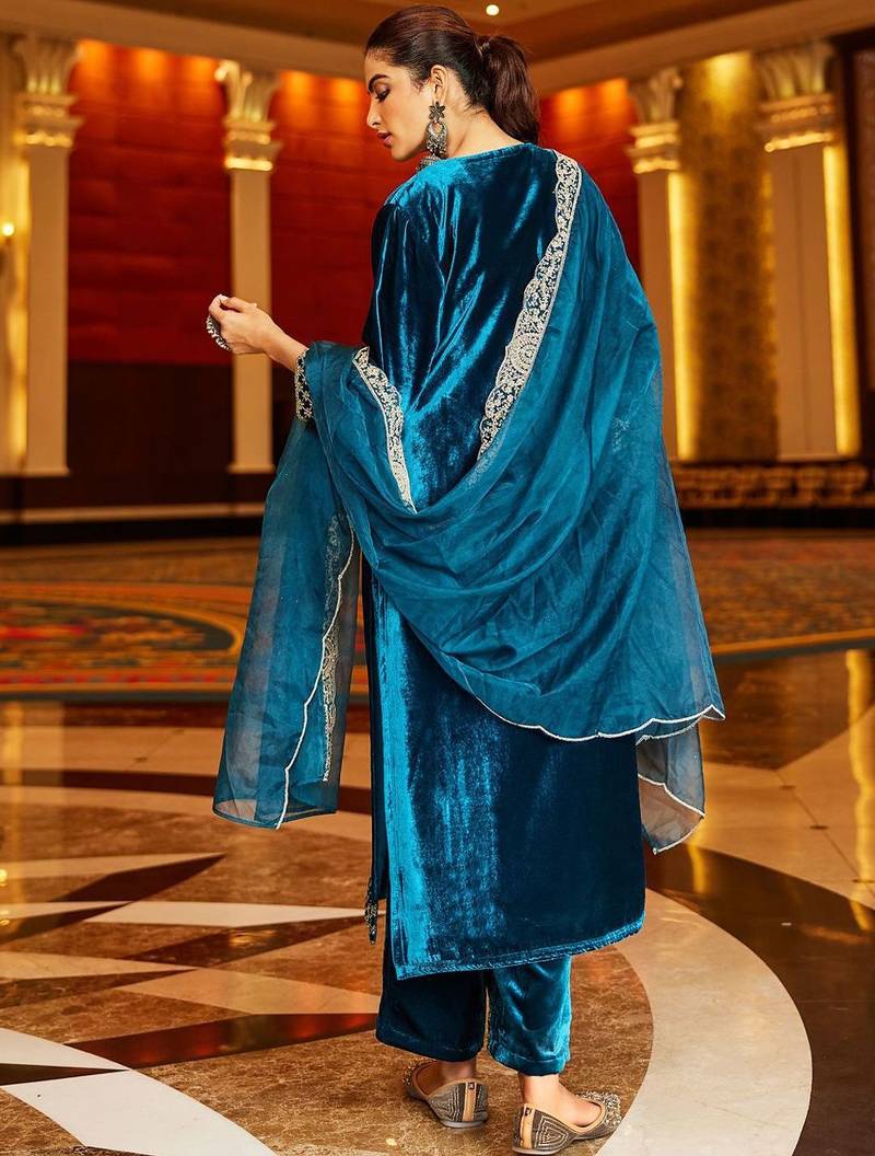 Women Ethnic Motifs Embroidered Regular Velvet Kurta with Trousers & With Dupatta