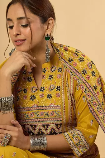 Women rinted Panelled Pure Cotton Kurta with Trousers & With Dupatta