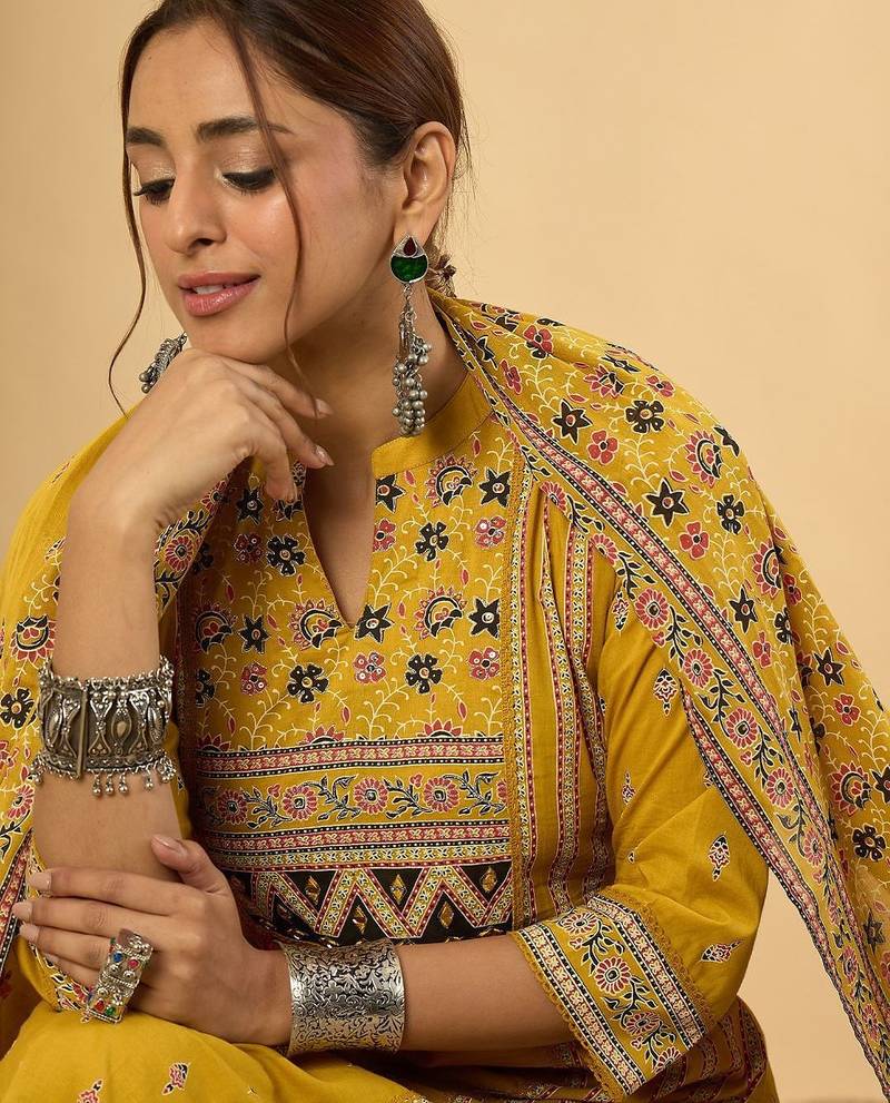 Women rinted Panelled Pure Cotton Kurta with Trousers & With Dupatta