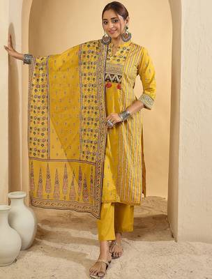 Women rinted Panelled Pure Cotton Kurta with Trousers & With Dupatta 1