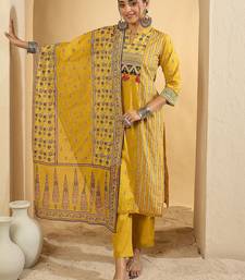 Women rinted Panelled Pure Cotton Kurta with Trousers & With Dupatta
