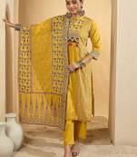 Women rinted Panelled Pure Cotton Kurta with Trousers & With Dupatta