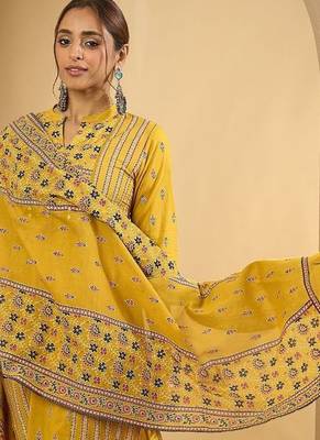 Women rinted Panelled Pure Cotton Kurta with Trousers & With Dupatta 3