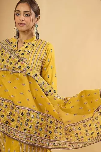 Women rinted Panelled Pure Cotton Kurta with Trousers & With Dupatta