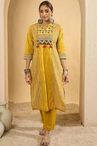 Women rinted Panelled Pure Cotton Kurta with Trousers & With Dupatta