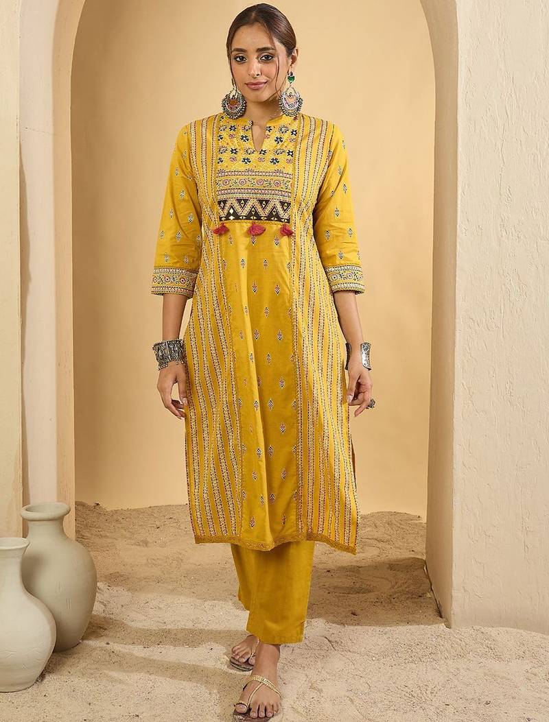 Women rinted Panelled Pure Cotton Kurta with Trousers & With Dupatta