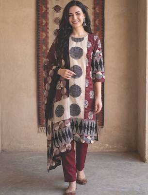 Women Floral Printed Regular Thread Work Pure Cotton Kurta with Trousers & With Dupatta 1