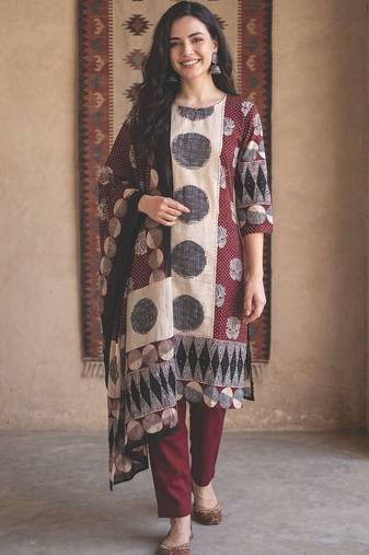Women Floral Printed Regular Thread Work Pure Cotton Kurta with Trousers & With Dupatta