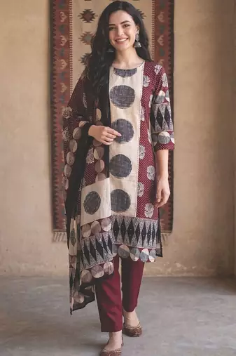 Women Floral Printed Regular Thread Work Pure Cotton Kurta with Trousers & With Dupatta