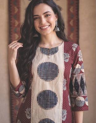 Women Floral Printed Regular Thread Work Pure Cotton Kurta with Trousers & With Dupatta 2