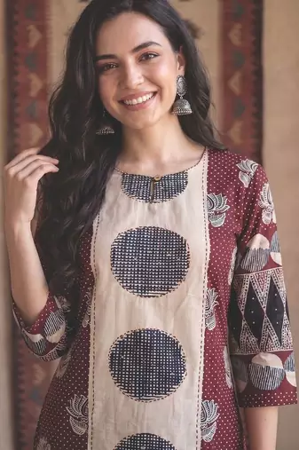 Women Floral Printed Regular Thread Work Pure Cotton Kurta with Trousers & With Dupatta