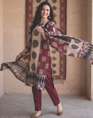 Women Floral Printed Regular Thread Work Pure Cotton Kurta with Trousers & With Dupatta 3