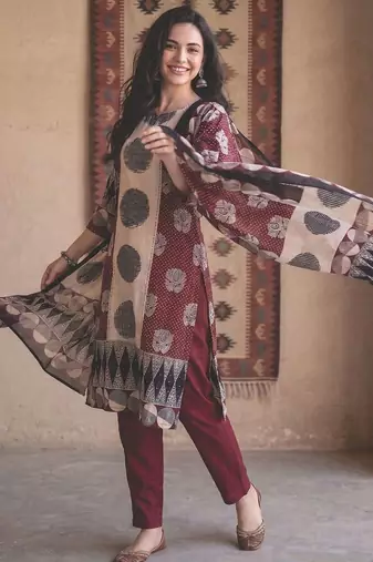 Women Floral Printed Regular Thread Work Pure Cotton Kurta with Trousers & With Dupatta