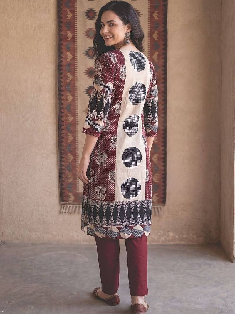 Women Floral Printed Regular Thread Work Pure Cotton Kurta with Trousers & With Dupatta