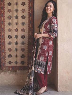 Women Floral Printed Regular Thread Work Pure Cotton Kurta with Trousers & With Dupatta 6