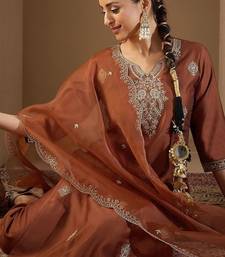 Women Ethnic Motifs Embroidered Regular Liva Kurta with Trousers & With Dupatta