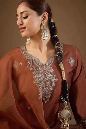 Women Ethnic Motifs Embroidered Regular Liva Kurta with Trousers & With Dupatta