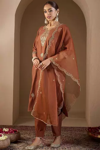 Women Ethnic Motifs Embroidered Regular Liva Kurta with Trousers & With Dupatta