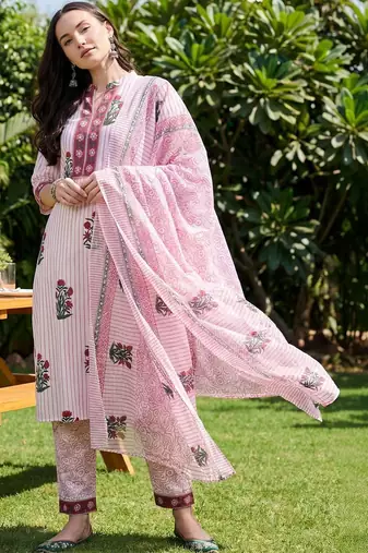 Women Floral Printed Regular Pure Cotton Kurta with Trousers & With Dupatta