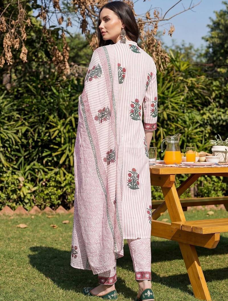 Women Floral Printed Regular Pure Cotton Kurta with Trousers & With Dupatta