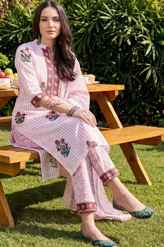Women Floral Printed Regular Pure Cotton Kurta with Trousers & With Dupatta