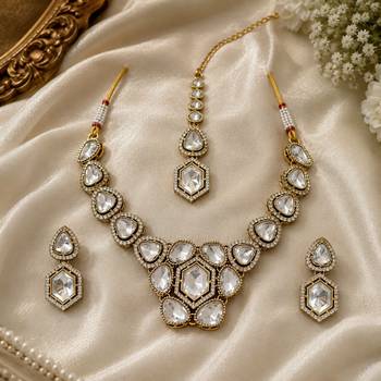kundan white mehendi polish necklace set with earrings and maang tikka for bridal wedding jewelry 3