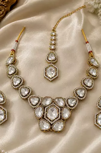 kundan white mehendi polish necklace set with earrings and maang tikka for bridal wedding jewelry