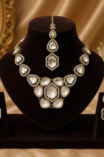 kundan white mehendi polish necklace set with earrings and maang tikka for bridal wedding jewelry