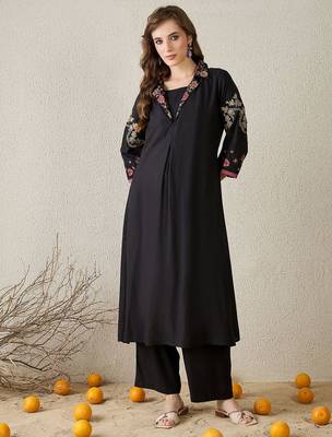 Women Floral Embroidered Regular Thread Work Kurta with Trousers 1
