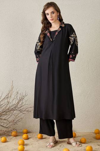 women floral embroidered regular thread work kurta with trousers