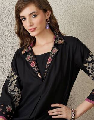 Women Floral Embroidered Regular Thread Work Kurta with Trousers 2