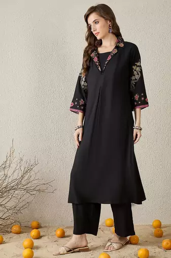 Women Floral Embroidered Regular Thread Work Kurta with Trousers