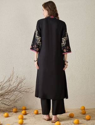 Women Floral Embroidered Regular Thread Work Kurta with Trousers 4