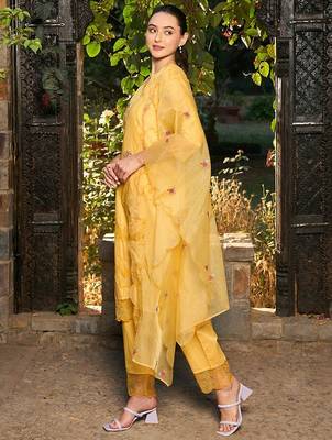 Ethnic Motifs Embroidered Thread Work Pure Cotton Kurta with Trousers & Dupatta 5