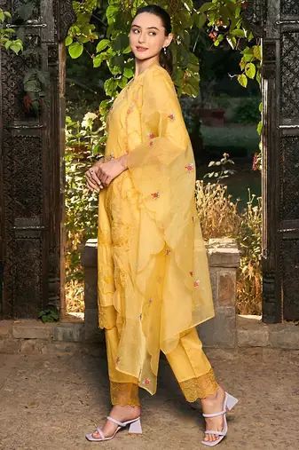 Ethnic Motifs Embroidered Thread Work Pure Cotton Kurta with Trousers & Dupatta