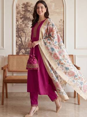 Women Floral Regular Thread Work Kurta with Trousers & With Dupatta 2