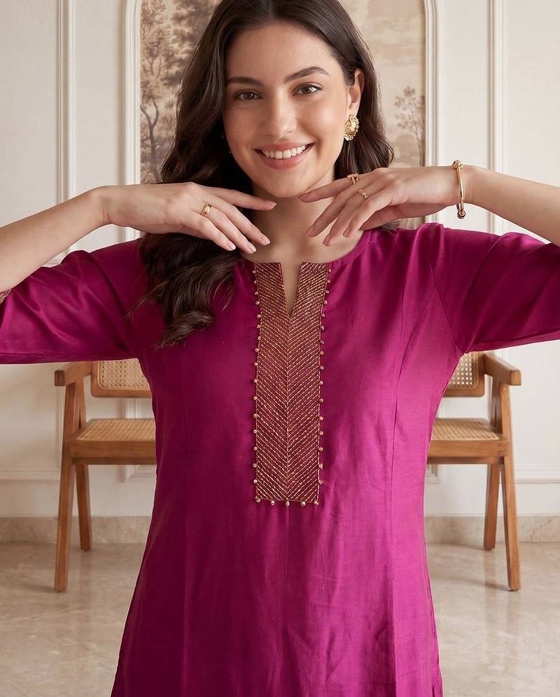 Women Floral Regular Thread Work Kurta with Trousers & With Dupatta