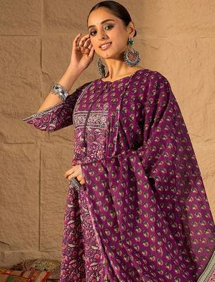 Women Floral Printed Regular Pure Cotton Straight Kurta with Trousers & Dupatta 1