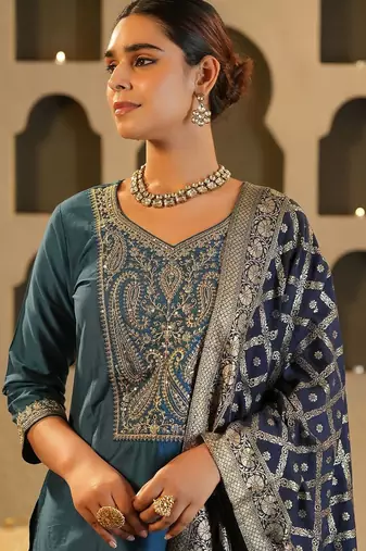 Paisley Yoke Design Sweetheart Neck Zari Straight Kurta & Trousers With Dupatta