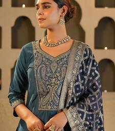 Paisley Yoke Design Sweetheart Neck Zari Straight Kurta & Trousers With Dupatta