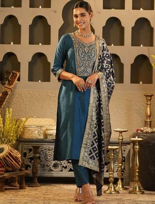 Paisley Yoke Design Sweetheart Neck Zari Straight Kurta & Trousers With Dupatta 1
