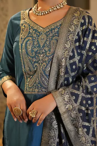 Paisley Yoke Design Sweetheart Neck Zari Straight Kurta & Trousers With Dupatta