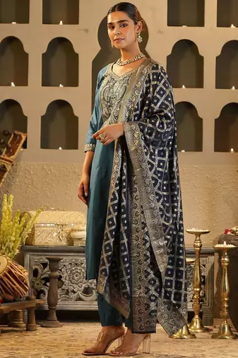 Paisley Yoke Design Sweetheart Neck Zari Straight Kurta & Trousers With Dupatta