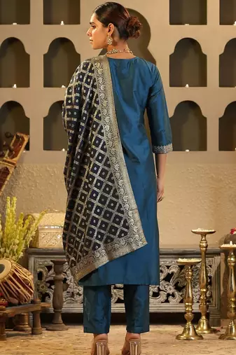 Paisley Yoke Design Sweetheart Neck Zari Straight Kurta & Trousers With Dupatta